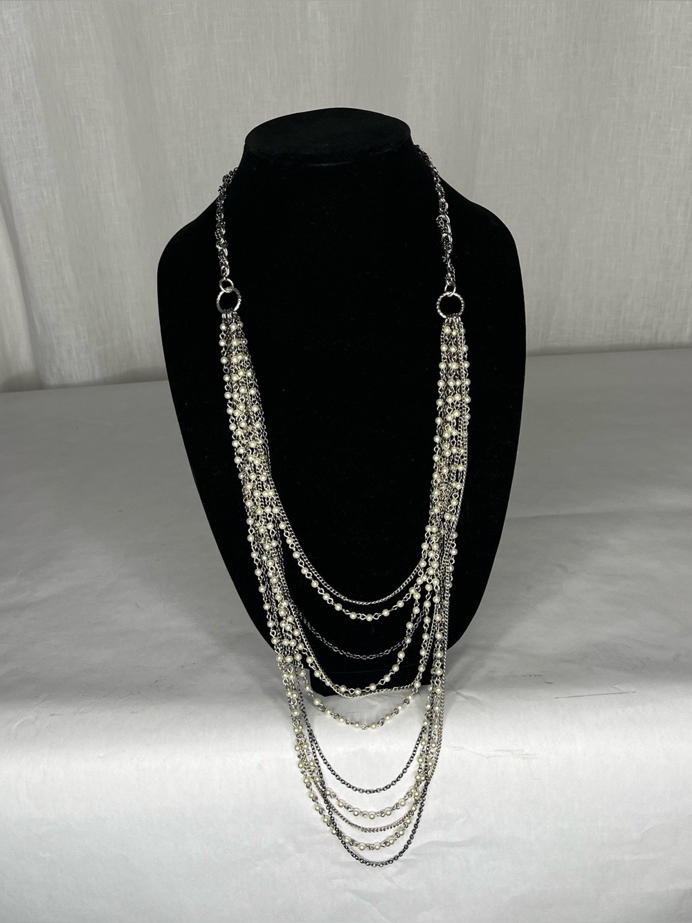 Silver pearl necklace